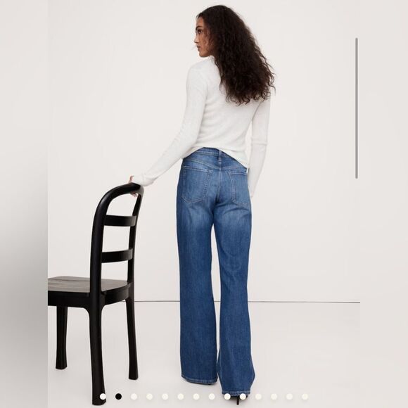 Banana Republic Women's High-Rise Relaxed Bootcut Jeans Medium Wash Size 28P NWT - Picture 2 of 8